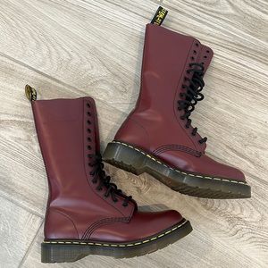 Never worn . ORIGINAL VINTAGE 1914 DOC MARTENS